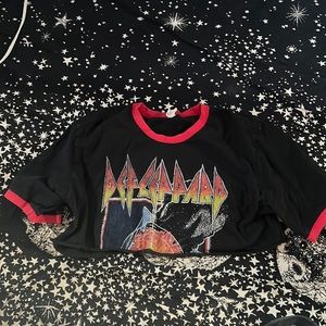 def leppard cropped band tee